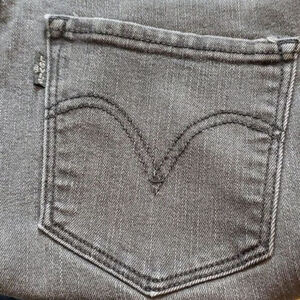 Levi's Womens Classic Straight Leg Jeans Mid Rise Size 6 Black Grunge Normcore